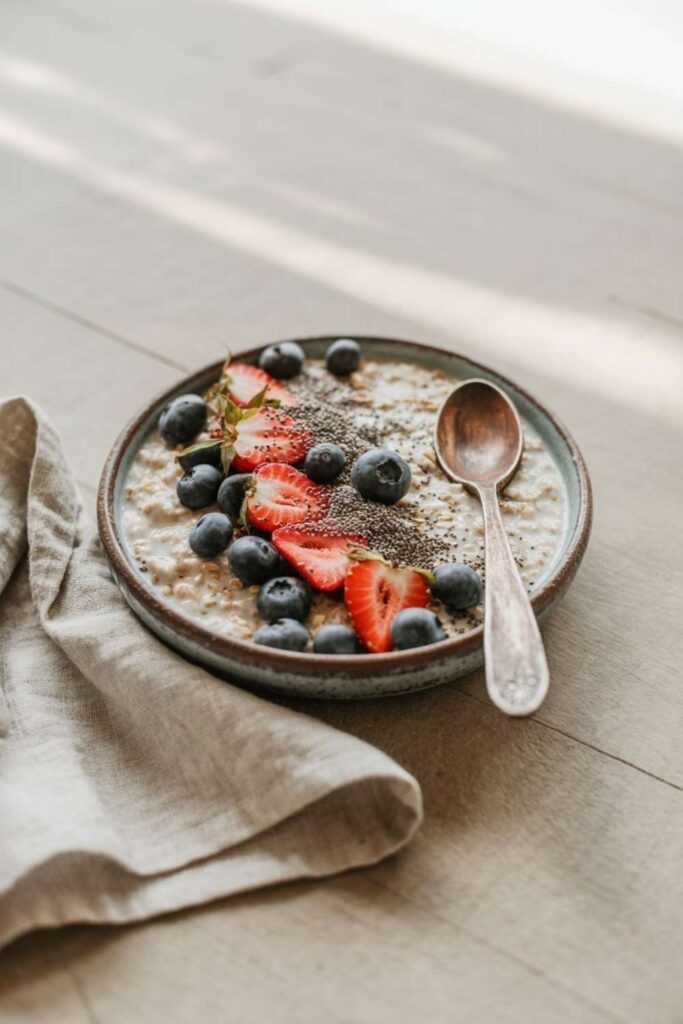 Overnight Oats with Berries and Chia